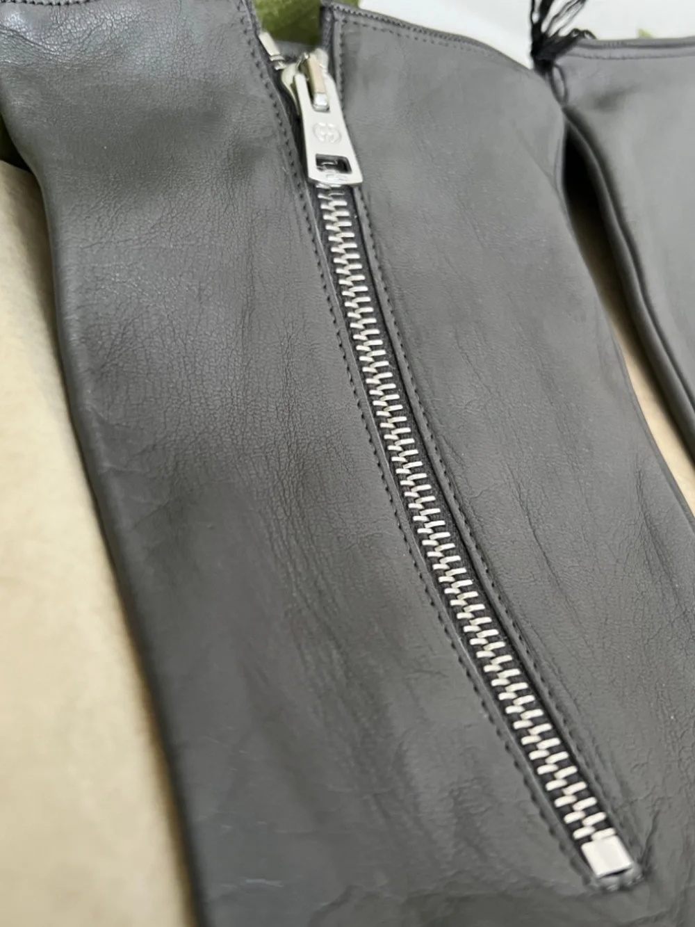 Gucci Lambskin Leather Gloves with Zipper Size L Silk Lining $900 Retail Unisex